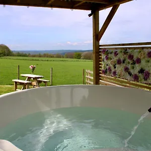 west-wood-yurts.hotels-newcastle-upon-tyne.com/